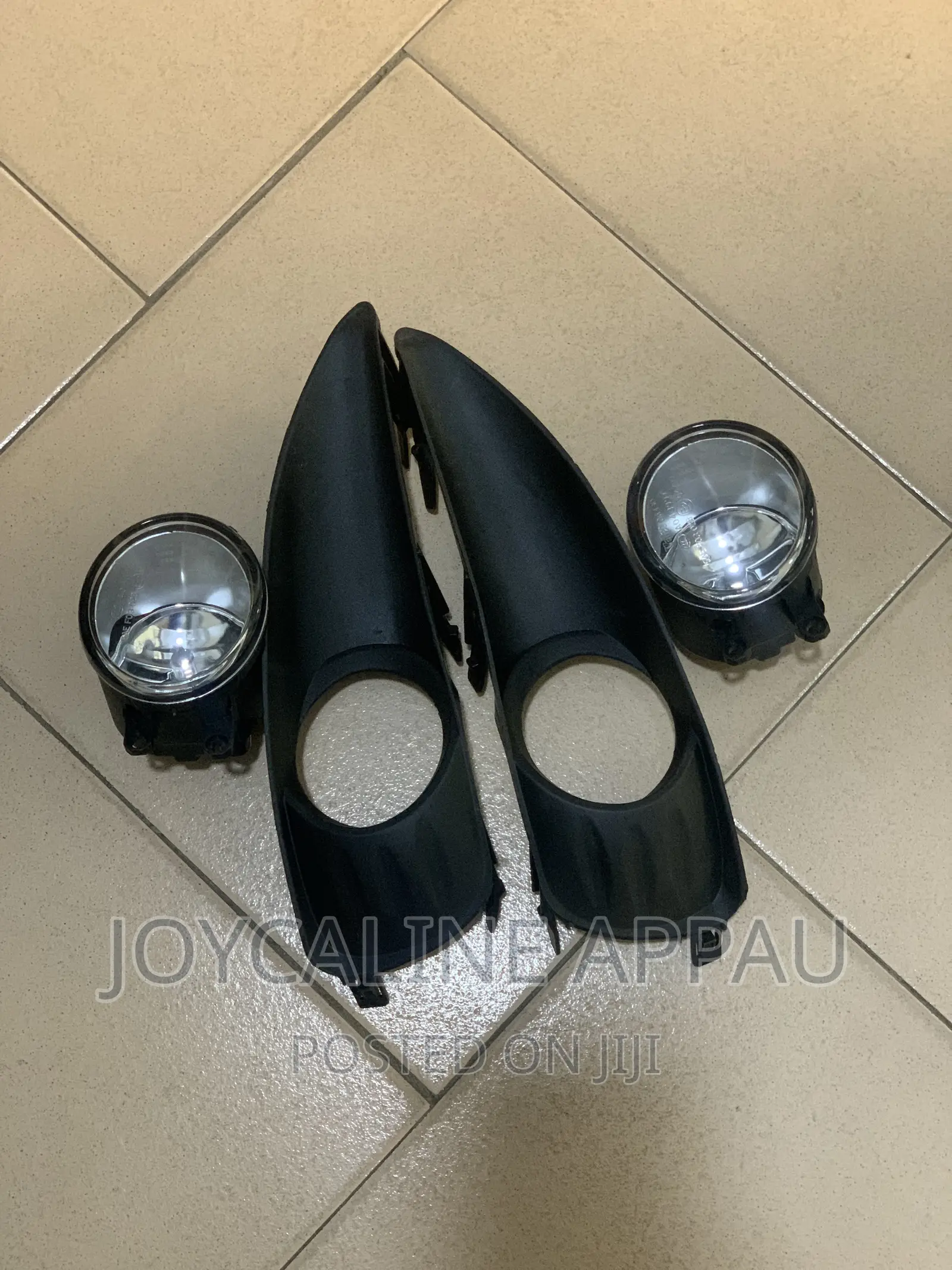 Toyota Matrix 2010 Fog Light and Cover