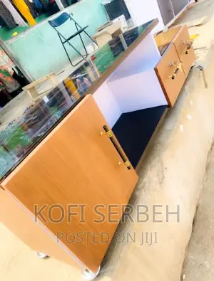 Quality Tv Stand With a Glass Top