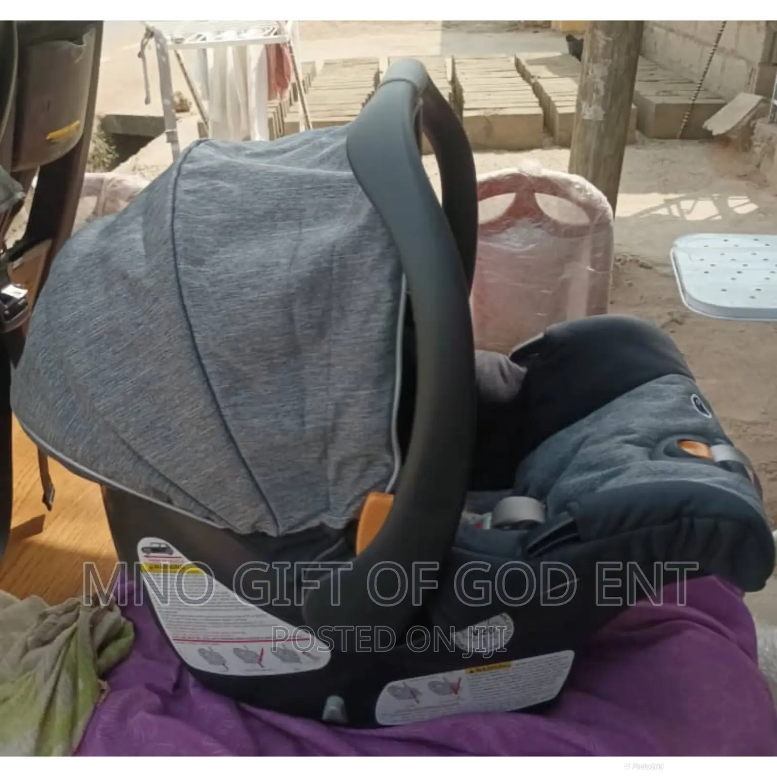 Chicco Keyfit 30 Infant Car Seat and Base