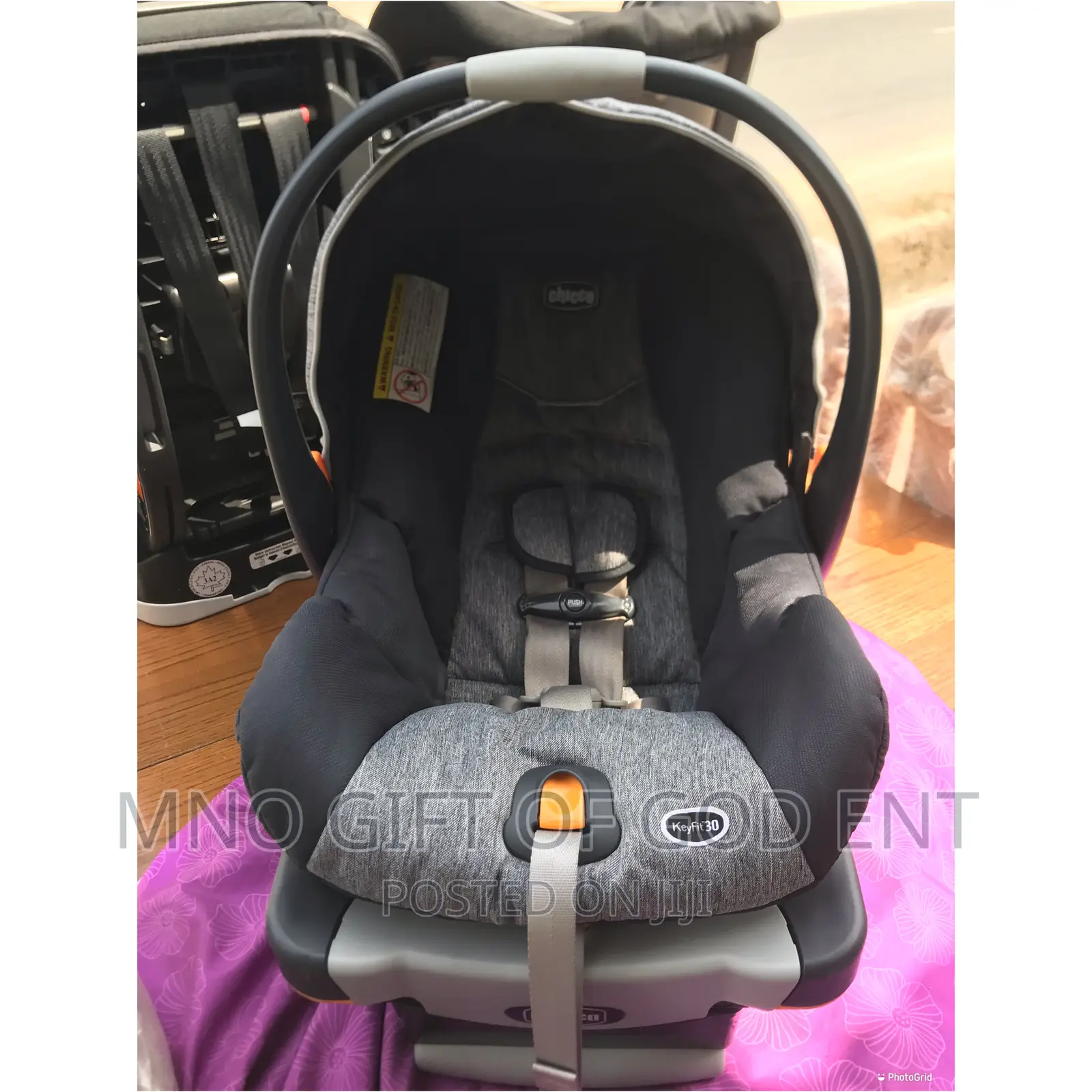 Chicco Keyfit 30 Infant Car Seat and Base