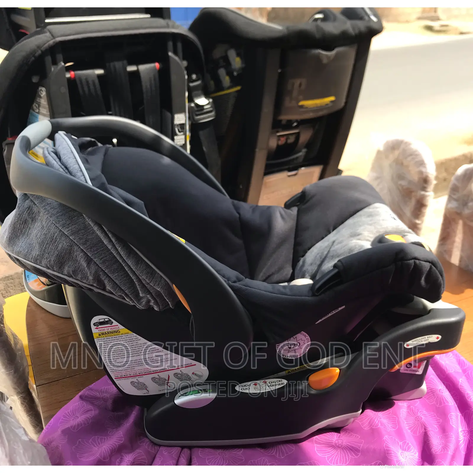 Chicco Keyfit 30 Infant Car Seat and Base
