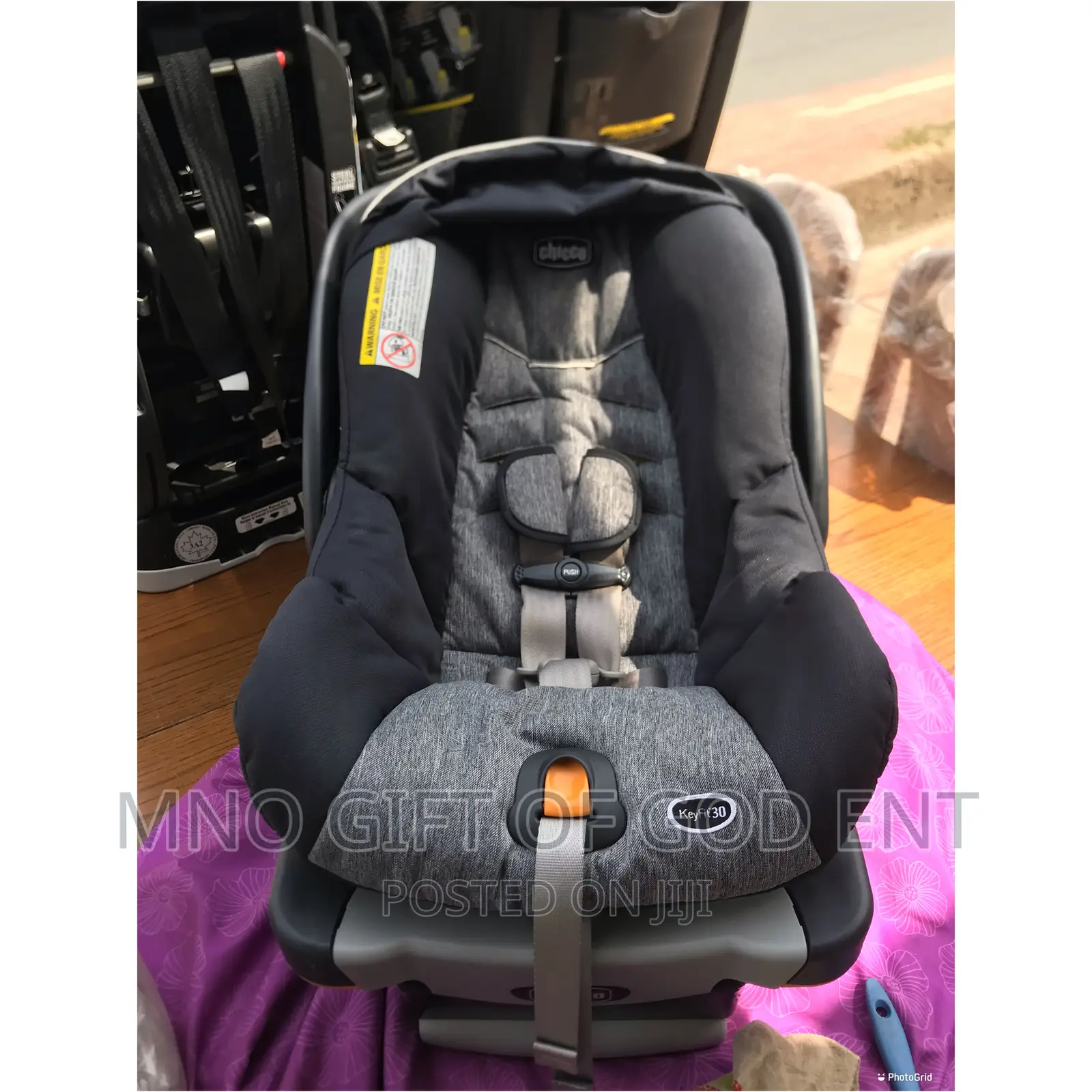 Chicco Keyfit 30 Infant Car Seat and Base