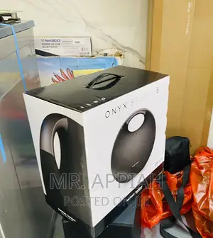 (Black)Sealed in Box Onyx Studio Portable Bluetooth Speaker