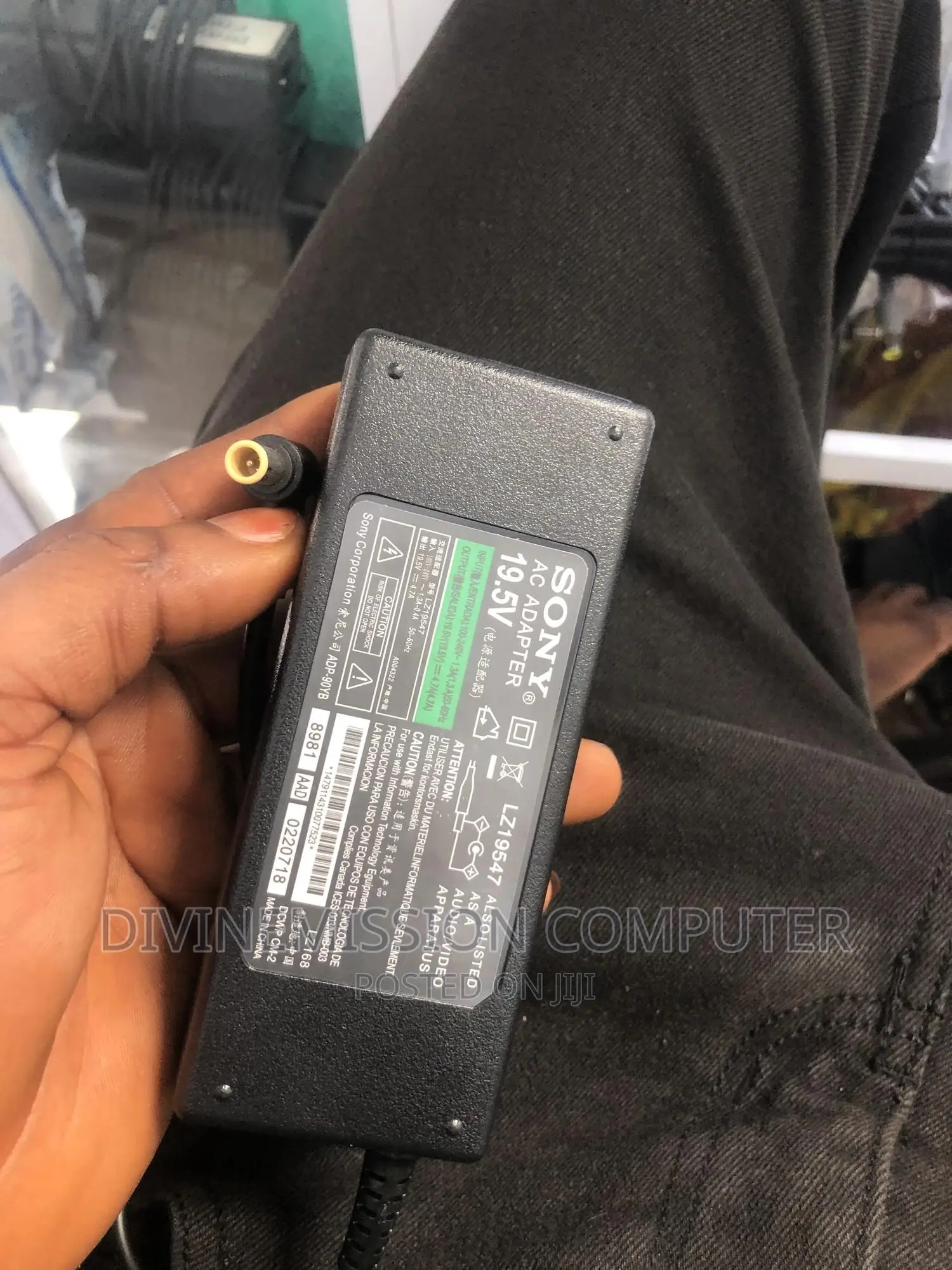 Sony 19.5 =4.7a. 90w