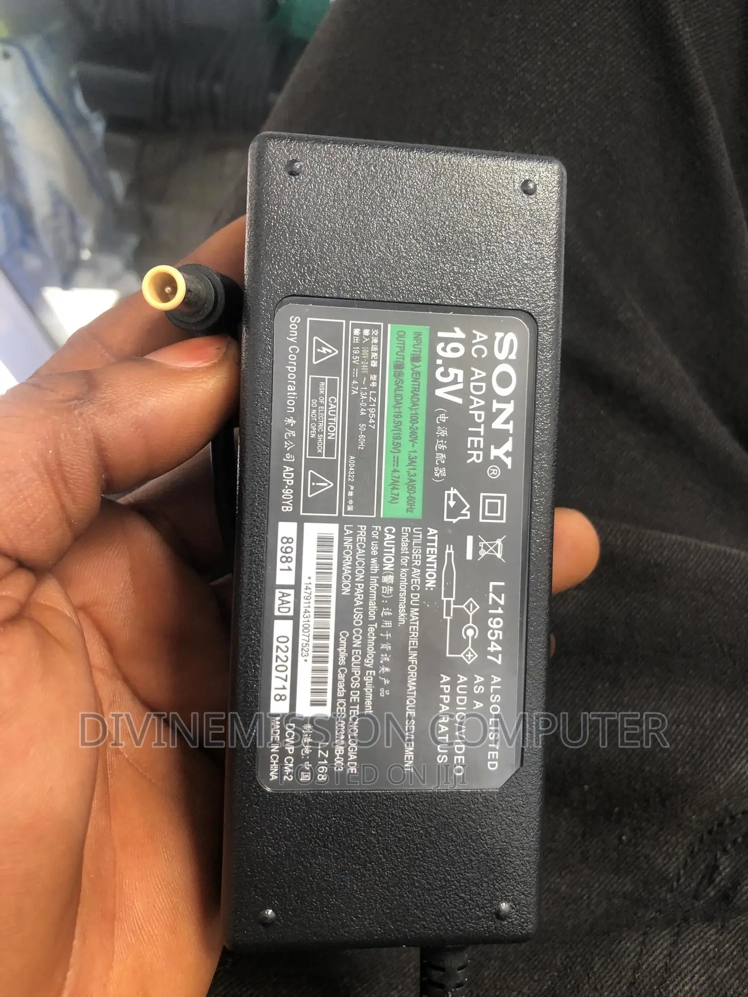Sony 19.5 =4.7a. 90w