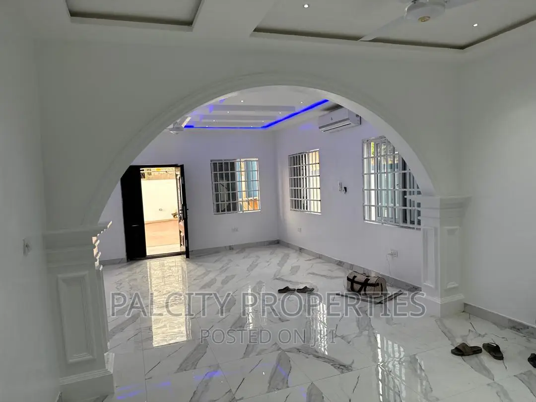5bdrm House in Ahodwo Daban, Kumasi Metropolitan for sale