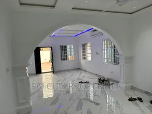 5bdrm House in Ahodwo Daban, Kumasi Metropolitan for sale