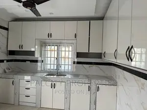 5bdrm House in Ahodwo Daban, Kumasi Metropolitan for sale
