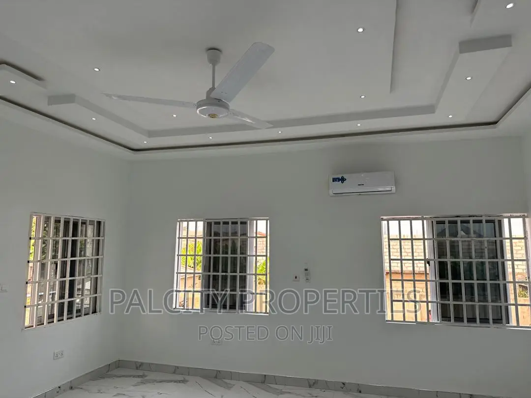5bdrm House in Ahodwo Daban, Kumasi Metropolitan for sale