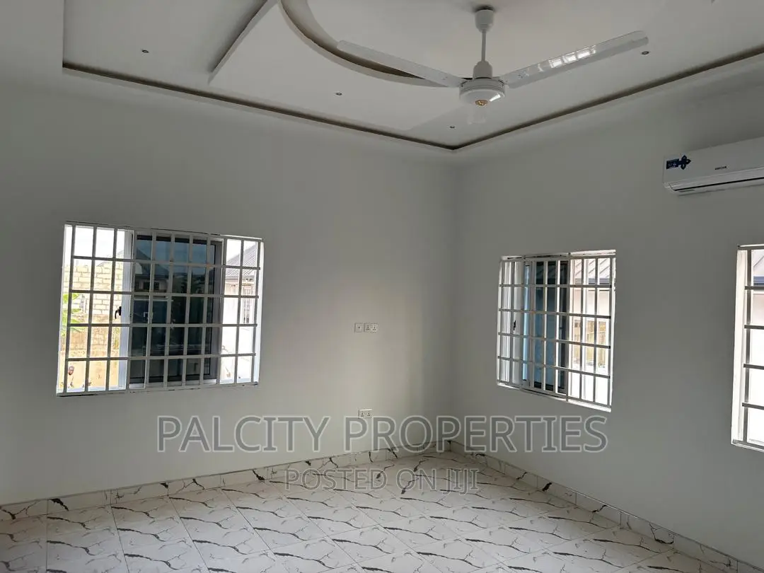 5bdrm House in Ahodwo Daban, Kumasi Metropolitan for sale