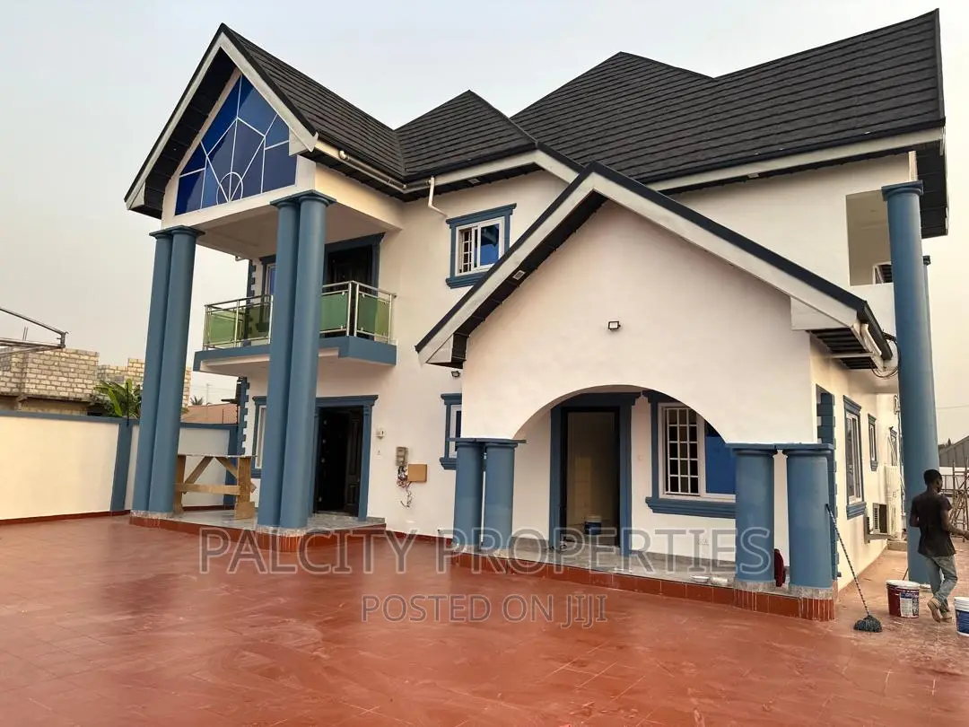 5bdrm House in Ahodwo Daban, Kumasi Metropolitan for sale