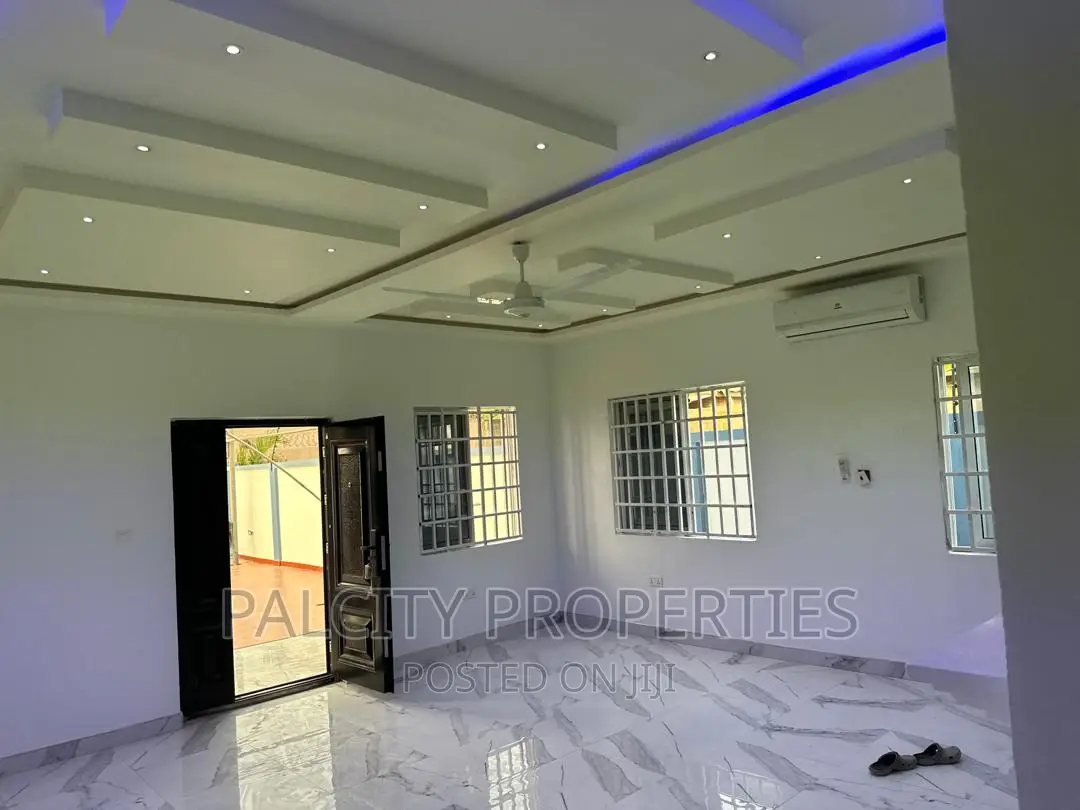 5bdrm House in Ahodwo Daban, Kumasi Metropolitan for sale
