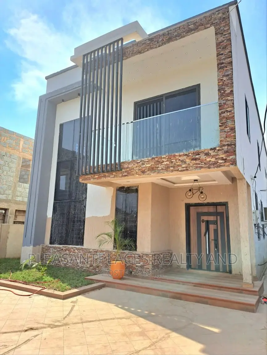 4bdrm Duplex in Pleasantplaces, Spintex for sale