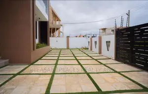 4bdrm Duplex in Pleasantplaces, Spintex for sale
