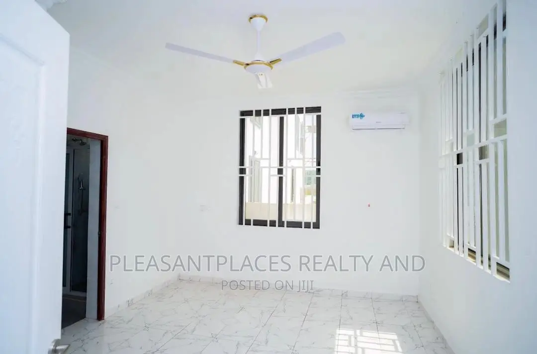4bdrm Duplex in Pleasantplaces, Spintex for sale