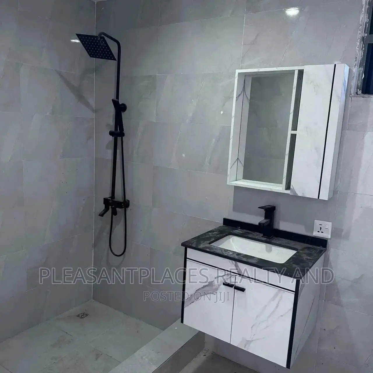 2bdrm House in Pleasantplaces, Accra Metropolitan for sale