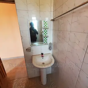 1bdrm Apartment in Pleasantplaces, East Legon for rent