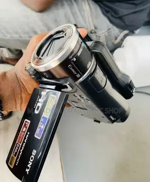 Classic Design Sony HDR-XR550E 240GB HD Camcorder.