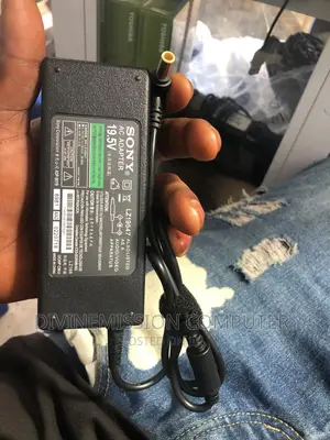 Sony 19.5v ==4.7A, AC Adapter, 90w Uk  Used Original