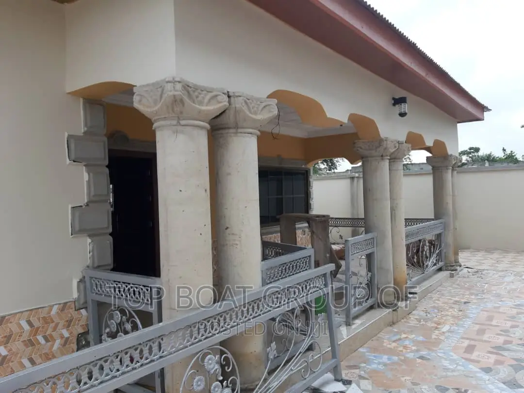 Furnished 5bdrm House in Top Boat Estate, Kumasi Metropolitan for sale