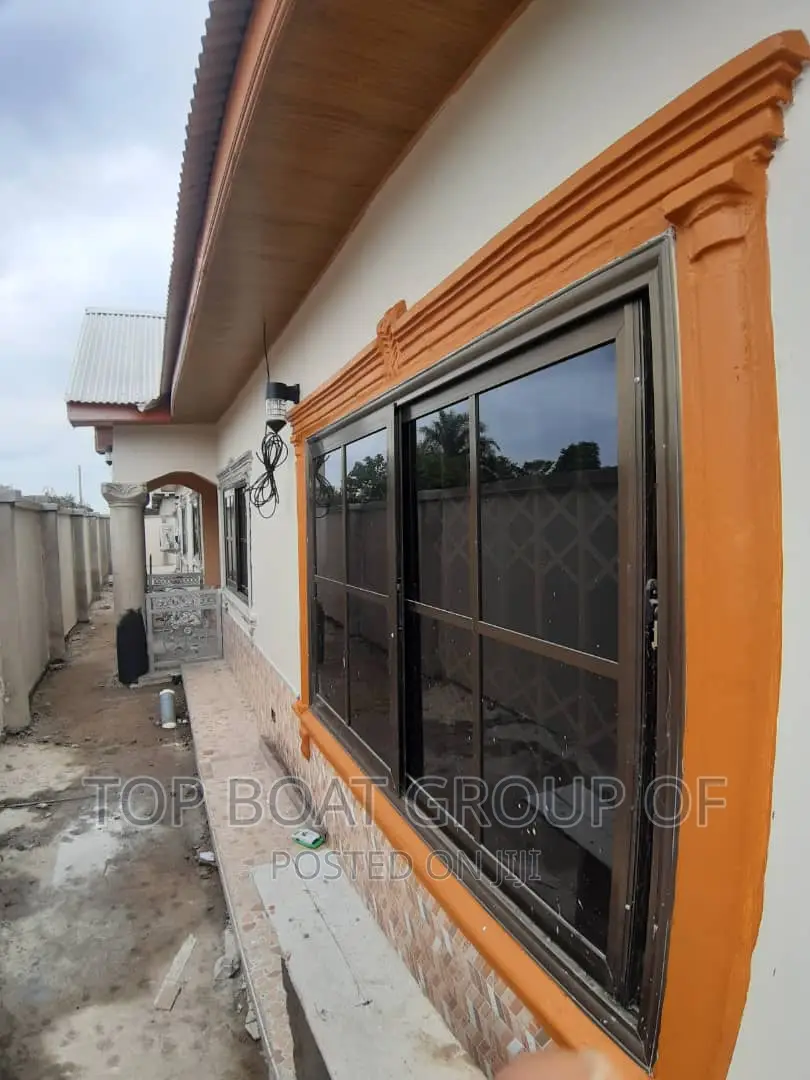 Furnished 5bdrm House in Top Boat Estate, Kumasi Metropolitan for sale