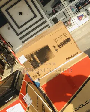 Black Electric 23 Liters Samsung Solo Countertop Microwave