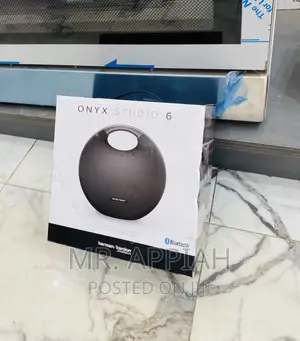 Well Design Onyx Studio 6 Rechargeable Speaker.