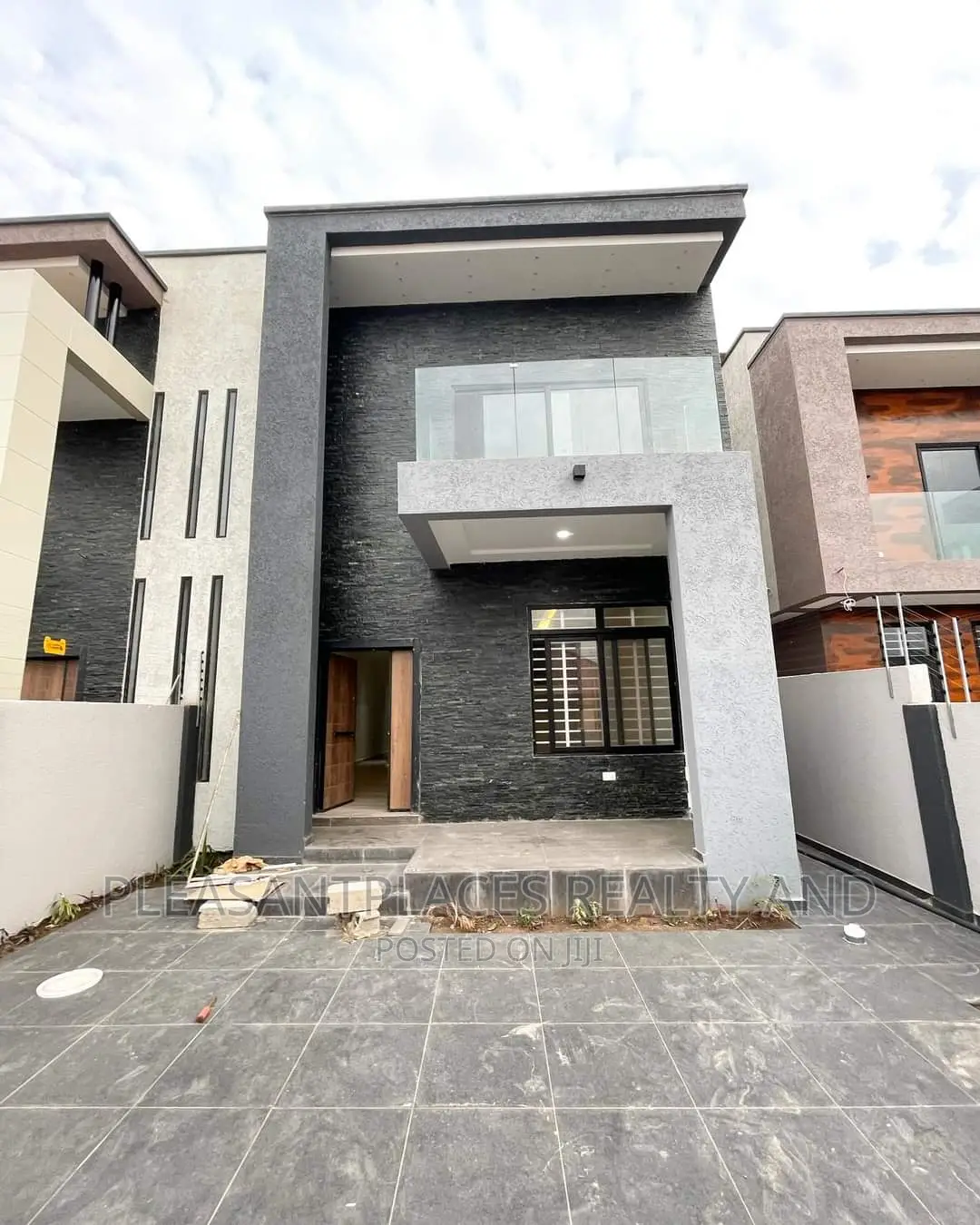 4bdrm Duplex in Pleasantplaces, Adjiriganor for rent
