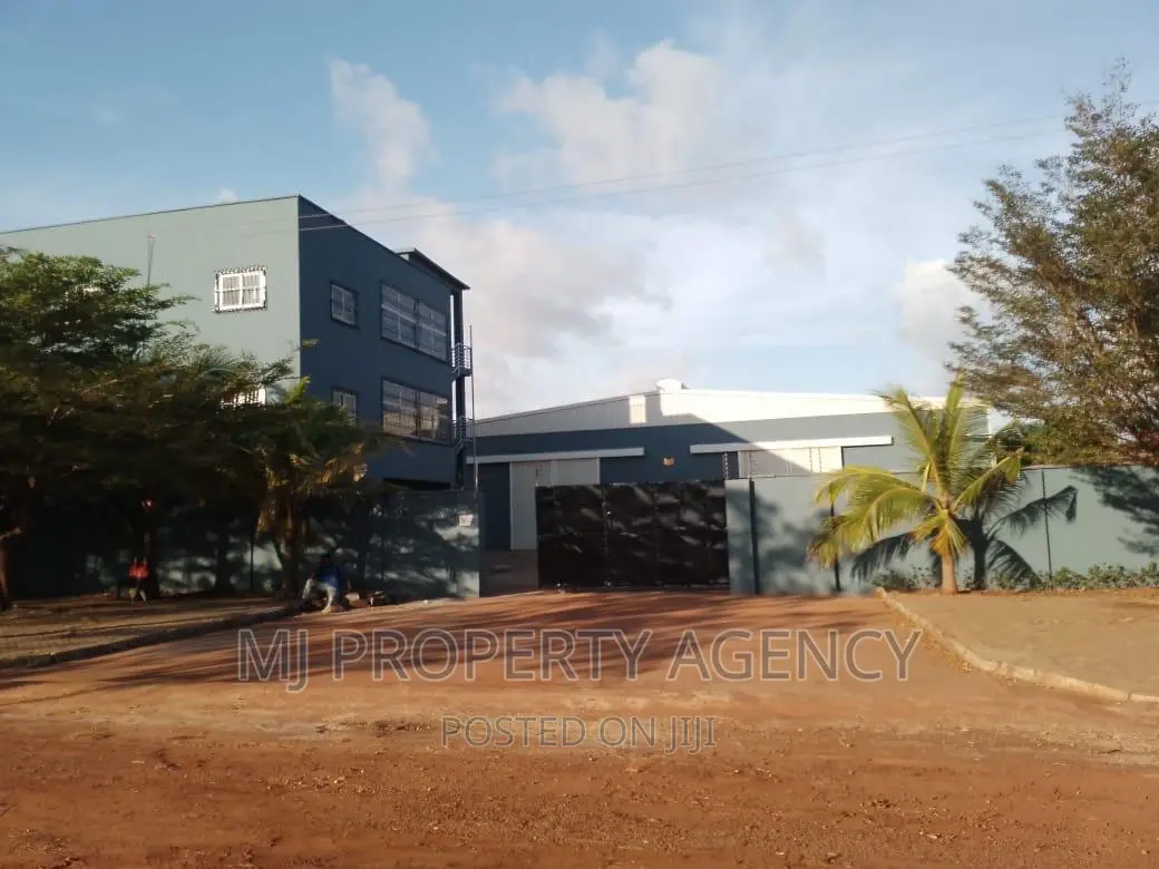 2000 SQM Warehouse With Offices