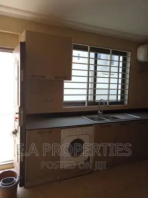 5bdrm House in E A Properties, Ghana Flag for sale