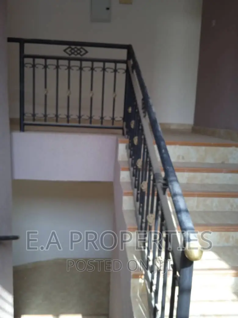 5bdrm House in E A Properties, Ghana Flag for sale