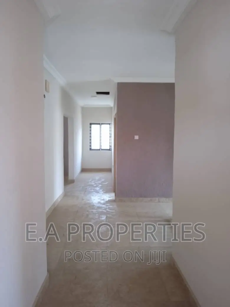 5bdrm House in E A Properties, Ghana Flag for sale