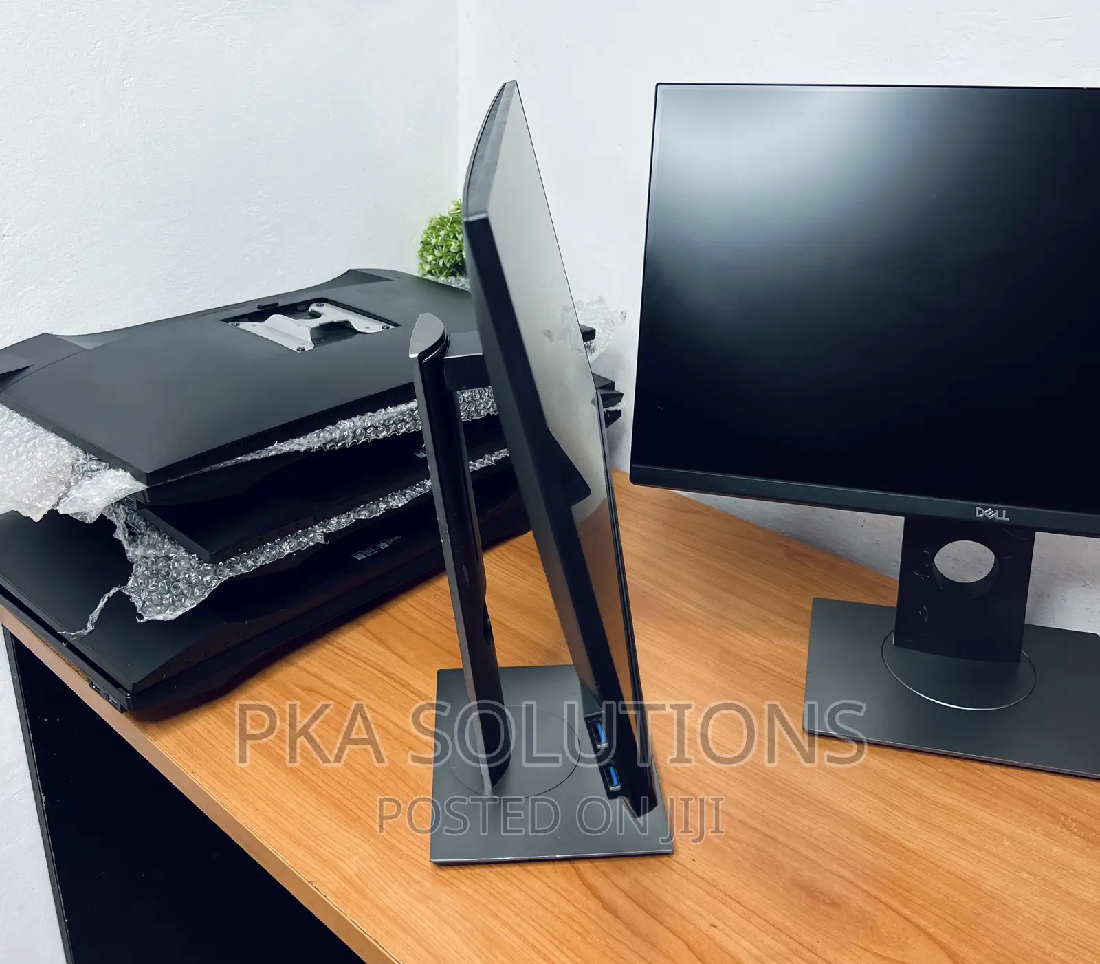 Edgeless 23 Inches Dell Monitor.