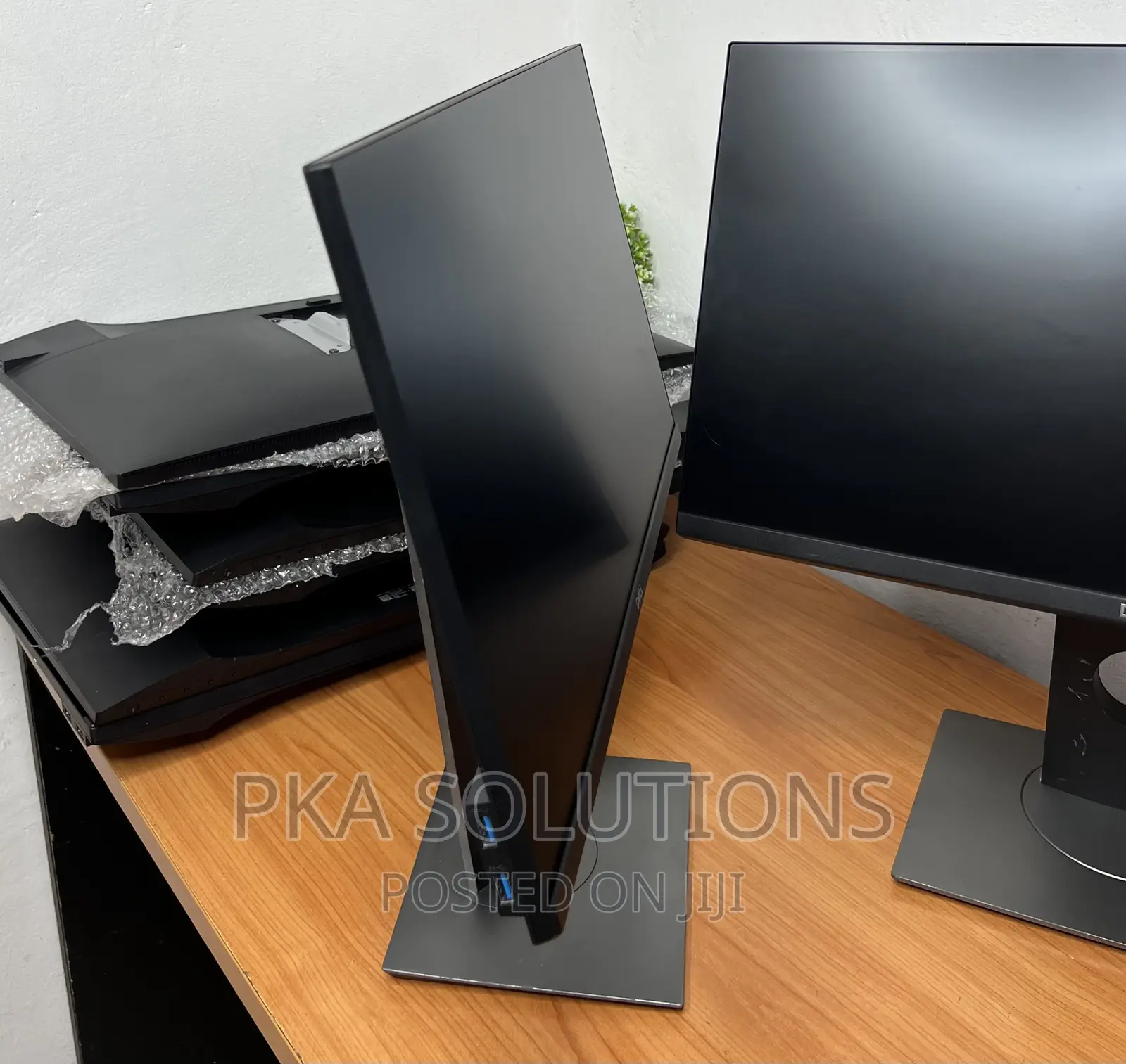 Edgeless 23 Inches Dell Monitor.