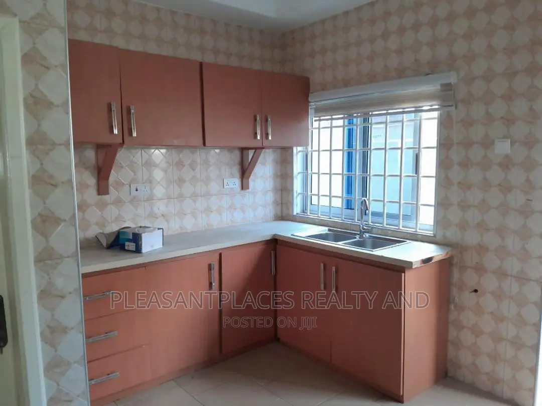 4bdrm Apartment in Pleasantplaces, Lake Side Estate for rent