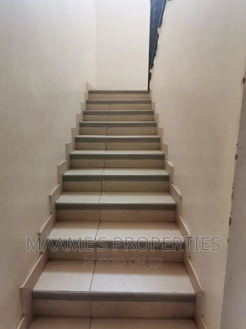 5bdrm Duplex in Oyarifa for sale