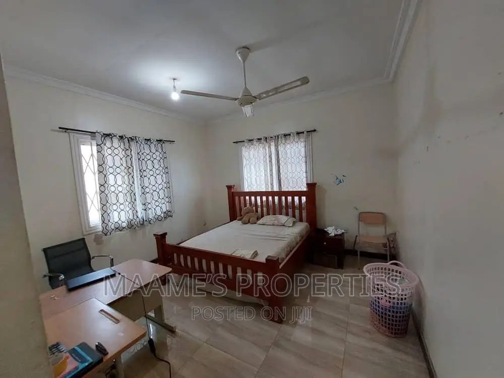 5bdrm Duplex in Oyarifa for sale