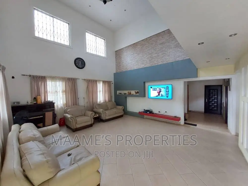 5bdrm Duplex in Oyarifa for sale