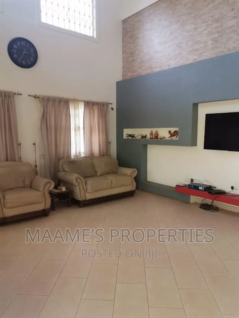 5bdrm Duplex in Oyarifa for sale