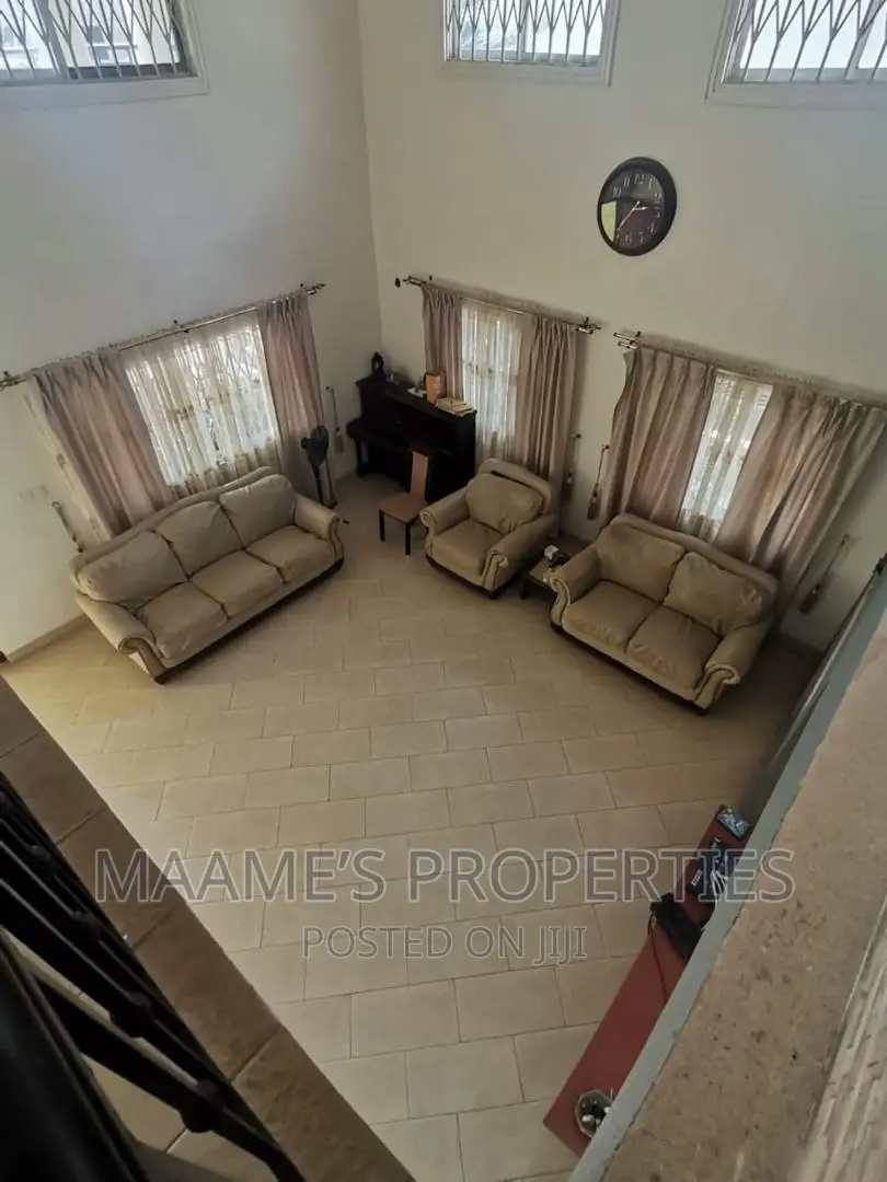 5bdrm Duplex in Oyarifa for sale