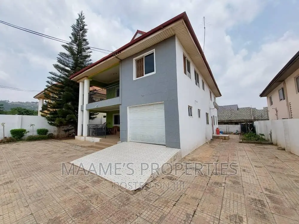 5bdrm Duplex in Oyarifa for sale