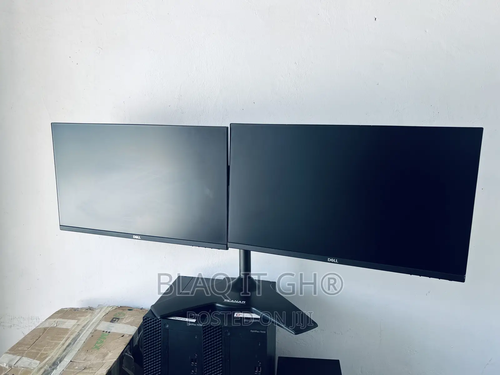 Dell 24 Inches Edgeless Ips Monitor With Dual Stand