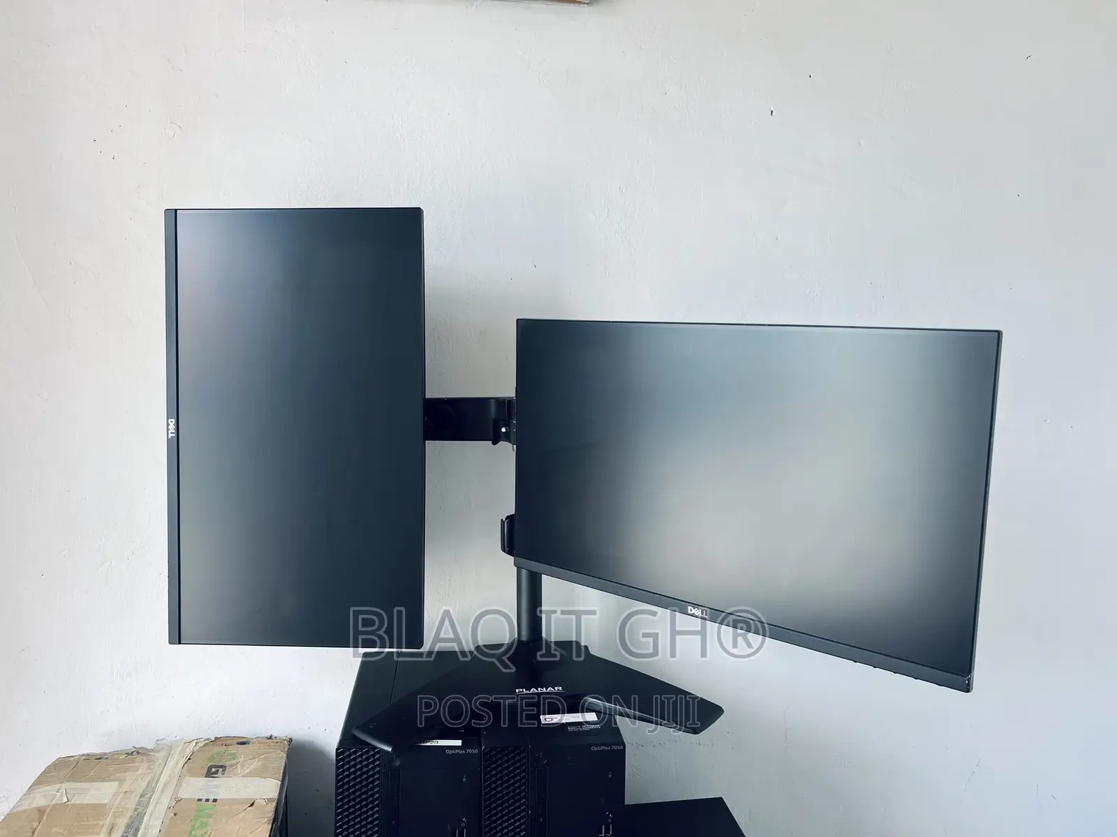 Dell 24 Inches Edgeless Ips Monitor With Dual Stand