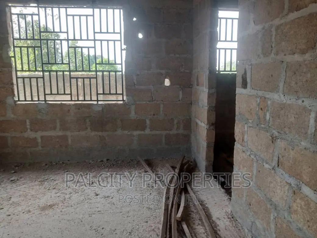 6bdrm House in Adumakase-Kese, Kumasi Metropolitan for sale