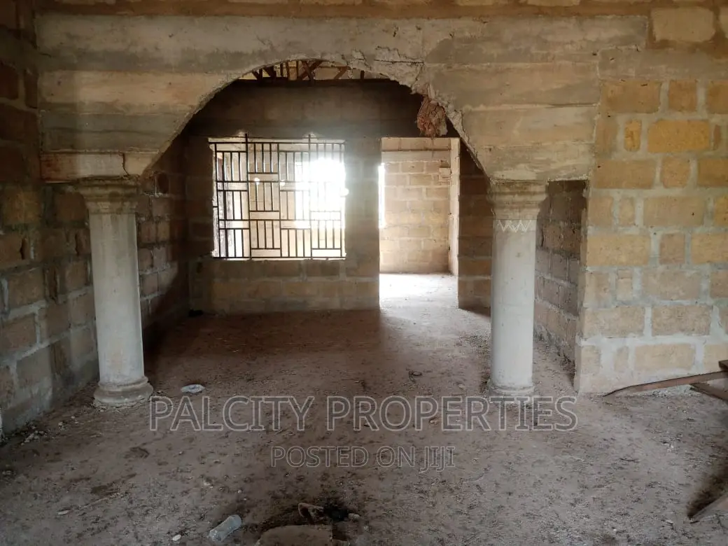 6bdrm House in Adumakase-Kese, Kumasi Metropolitan for sale