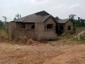 6bdrm House in Adumakase-Kese, Kumasi Metropolitan for sale