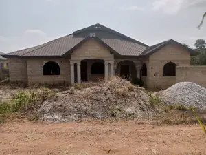 6bdrm House in Adumakase-Kese, Kumasi Metropolitan for sale