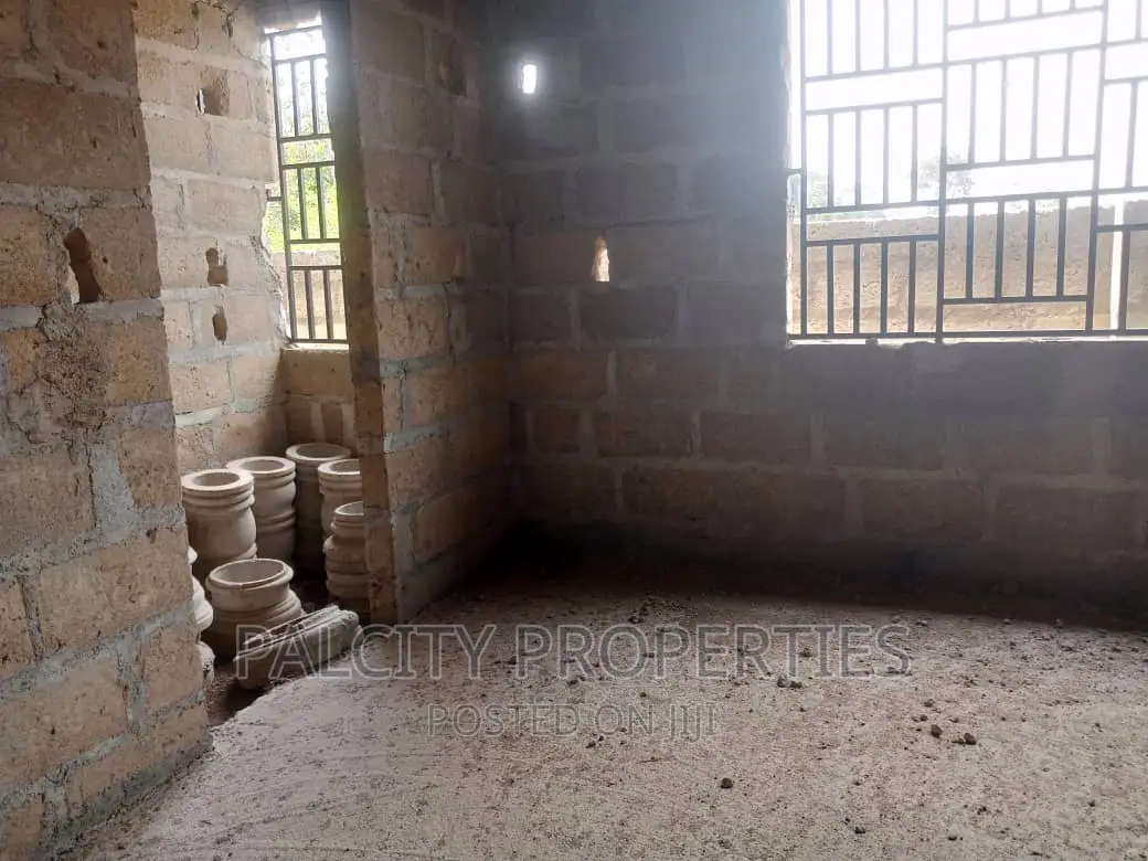 6bdrm House in Adumakase-Kese, Kumasi Metropolitan for sale