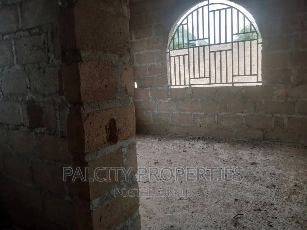 6bdrm House in Adumakase-Kese, Kumasi Metropolitan for sale