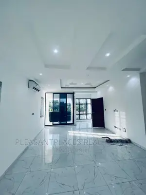 4bdrm Duplex in Pleasantplaces, School Junction for sale